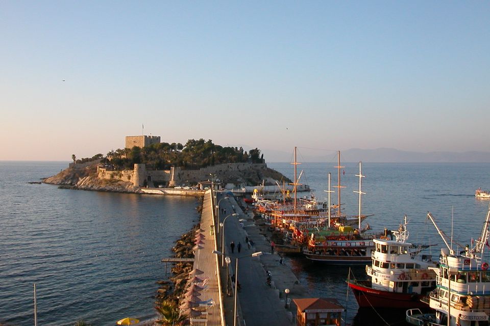 Kusadasi City Walking Tour & Carpet Experience
